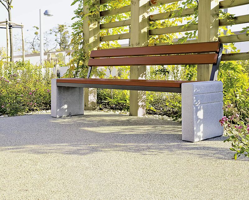 Sitzbank BRNO mit Rückenlehne, Stahlteile in RAL 7021 schwarzgrau, Beton sandgestrahlt