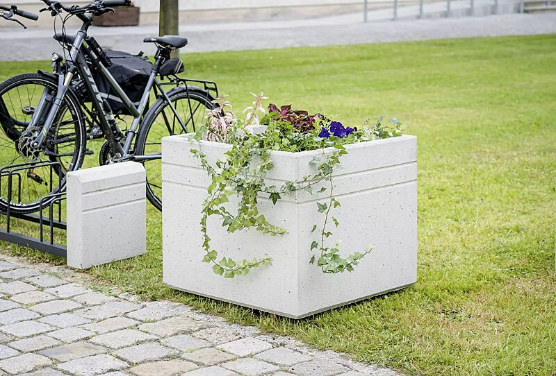 Pflanzbehälter BRNO, quadratisch, Beton sandgestrahlt