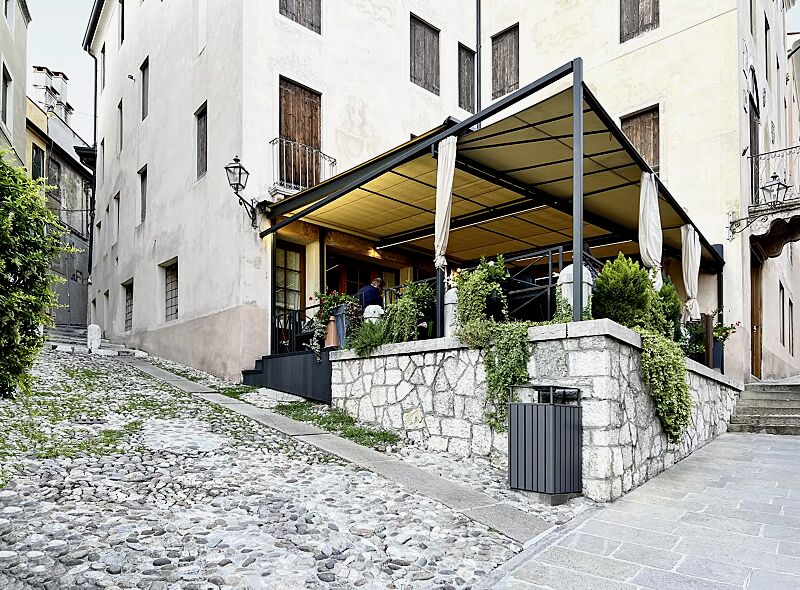 Abfallbehälter MANTUA mit Schutzdach, in eisenglimmergrau