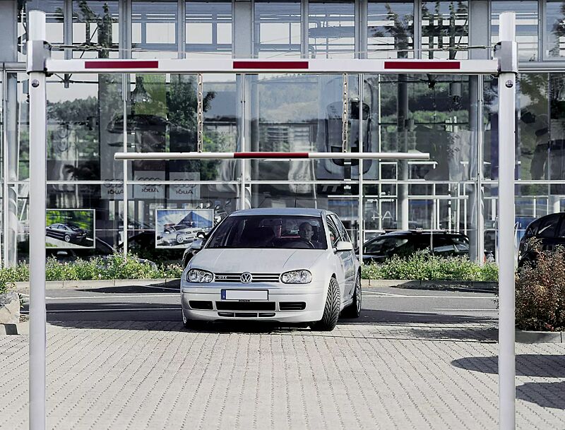 Höhenbegrenzungssperre VANTAA mit verstellbarer Durchfahrtshöhe und beweglicher Barriere