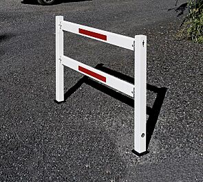 Gattersperre PERKO - schwenkbar, aus Aluminium, weiß pulverbeschichtet mit roten Reflexstreifen
