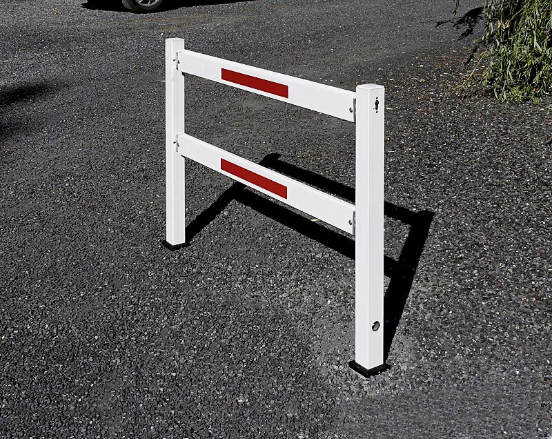 Gattersperre PERKO - schwenkbar, aus Aluminium, weiß pulverbeschichtet mit roten Reflexstreifen