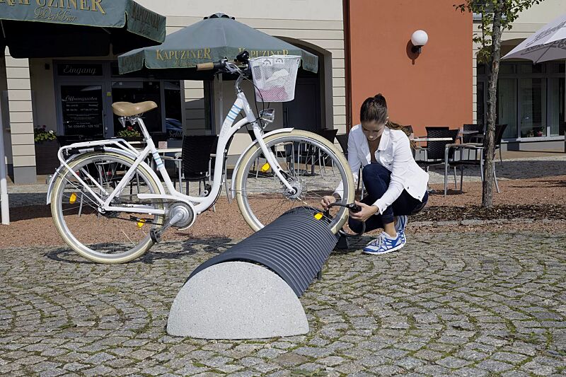 Fahrradständer RICCIO mit Betonsockel, in RAL 7016 anthrazitgrau
