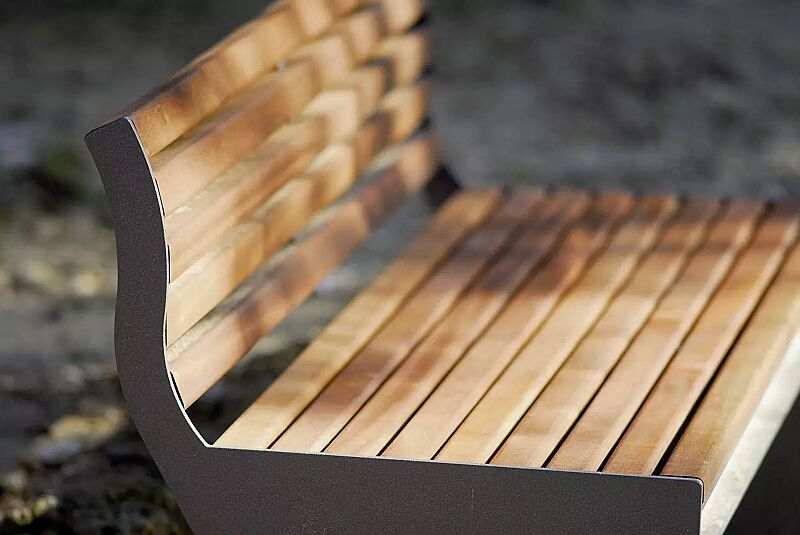 Sitzbank CIMA mit Rückenlehne, mit Hartholzbelattung, Stahlteile in eisenglimmergrau