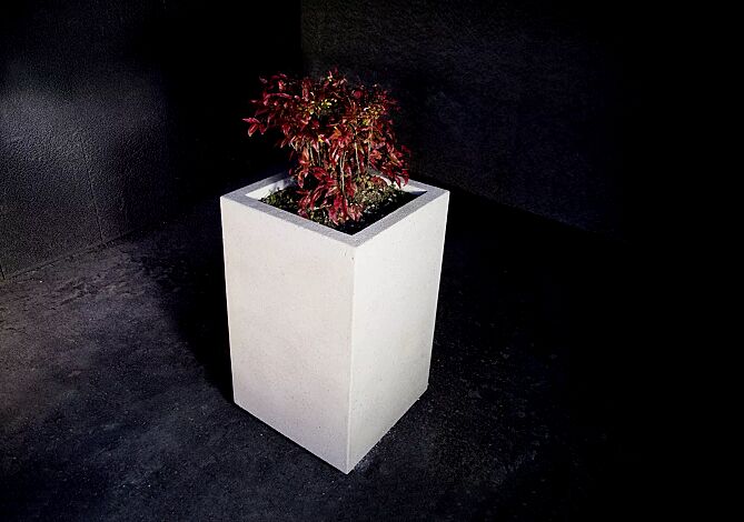 Pflanzbehälter LOUNGE quadratisch, aus Beton, in Granitoptik weiß