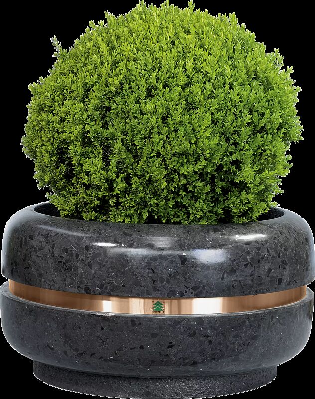 Pflanzbehälter TIMELESS aus rekonstituiertem Marmor geschliffen, in schwarz ebano, Ringtaille aus Kupfer