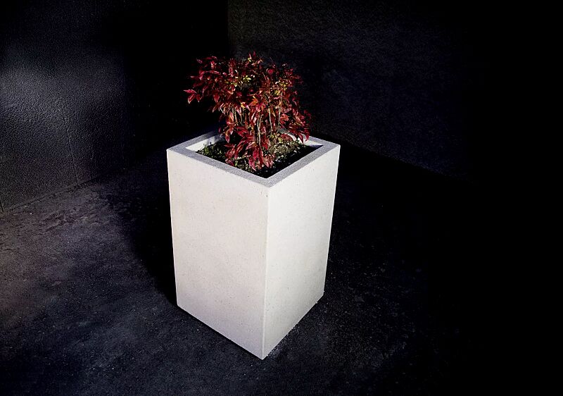 Pflanzbehälter LOUNGE quadratisch, aus Beton, in Granitoptik weiß