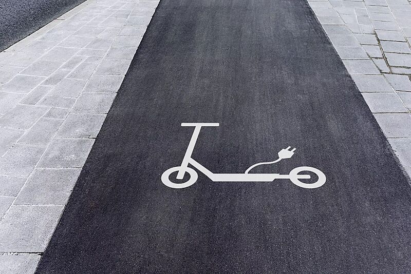 Thermoplastische Markierung E-SCOOTER MIT STECKER