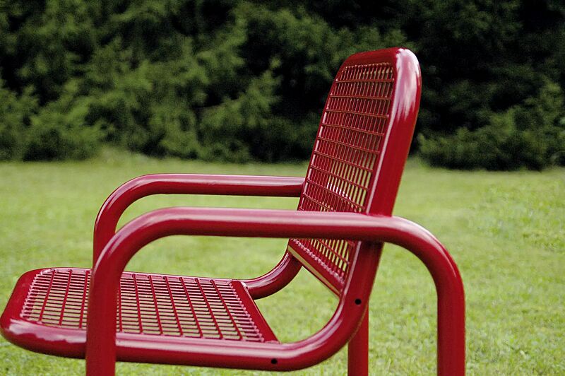 Detail: Sitz EGNA in RAL 3000 feuerrot