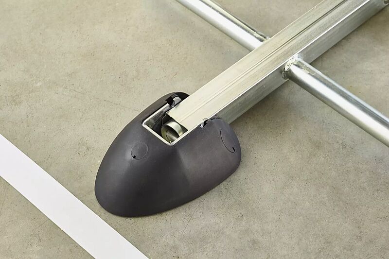 Detail: Bodenplatte mit Schutzabdeckung