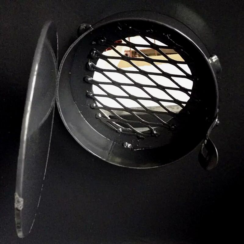 Detail: Bodenklappe Ascher geöffnet