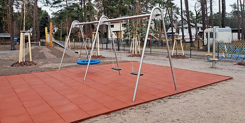 Zweifachschaukel JAQUE mit 2 Standard-Sicherheitsschaukelsitzen und 1 Nestschaukel