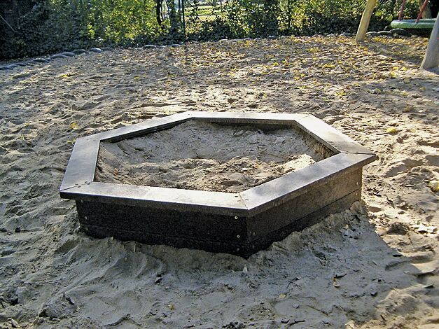 Sandkasten MAULWURF, sechseckig, aus Recyclingkunststoff