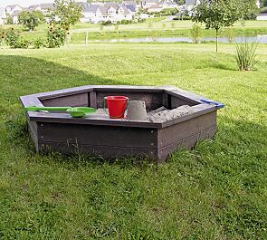 Sandkasten MAULWURF, sechseckig, aus Recyclingkunststoff
