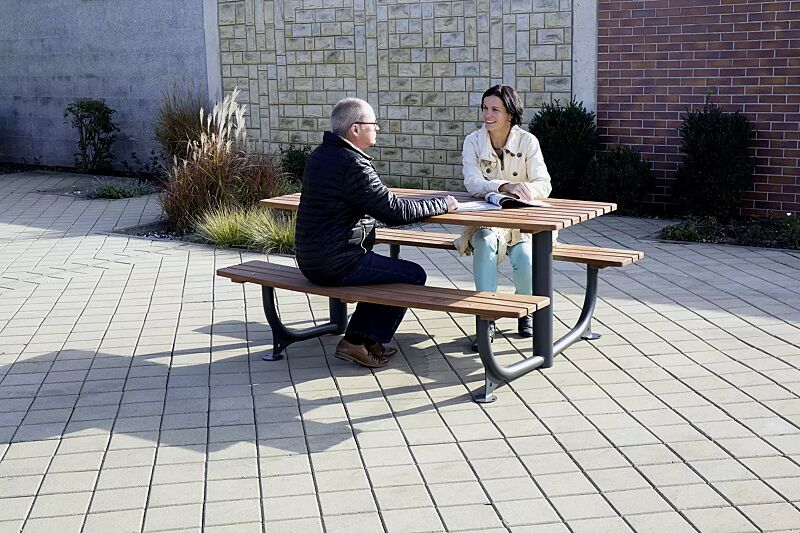 Bank-Tisch-Kombination COMO mit Sapeliholzbelattung, Stahlteile in RAL 7016 anthrazitgrau