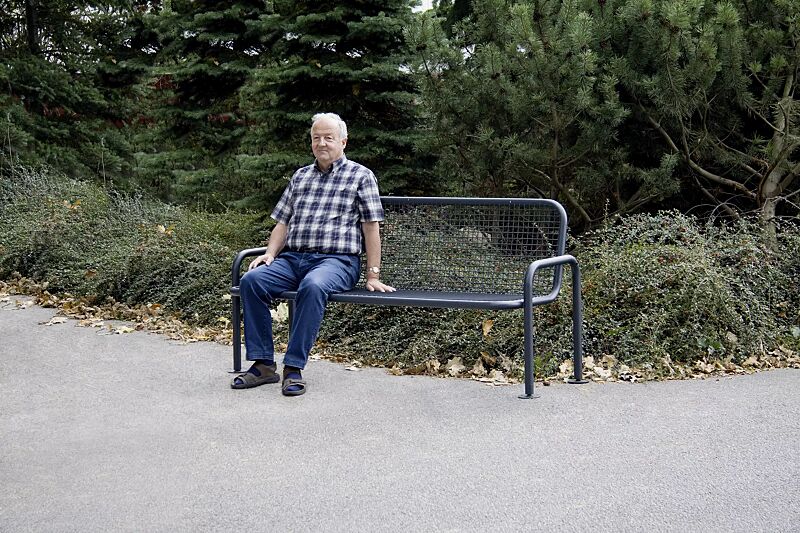 Seniorenbank MONZA zum Aufdübeln, in RAL 7016 anthrazitgrau