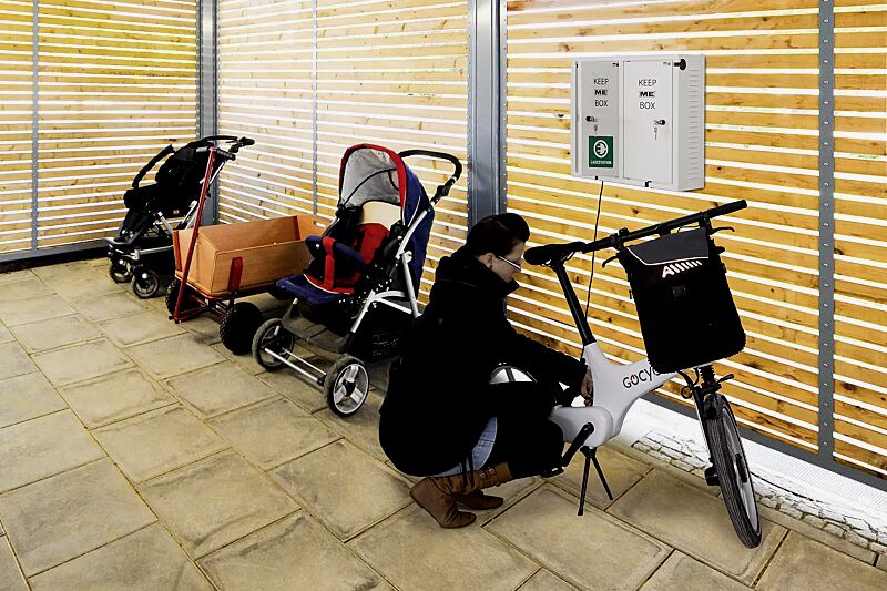 Ladegerätebox KEEP ME, 2 Schließfächer, in RAL 9010 reinweiß, Wandbefestigung