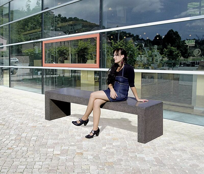 Sitzbank ANDROMEDA, rekonstituierter Naturstein (poliert) mit transparenter Beschichtung in schwarz - 20P