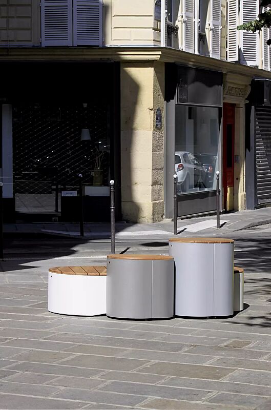 Sitzpodest URBAN ISLANDS, Kombination 2, mit Jatobaholzbelattung, Stahlteile in RAL 9010 reinweiß, RAL 9007 graualuminium und RAL 9006 weißaluminium