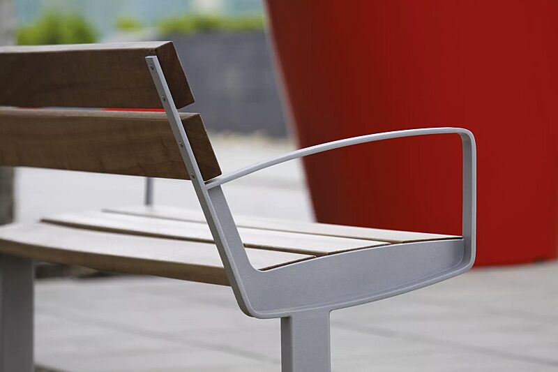 Sitzbank INTERVERA mit Jatobaholzbelattung, Stahlteile in RAL 9007 graualuminium