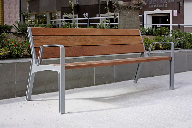 Sitzbank MIELA mit Rückenlehen und Armlehnen, mit Jatobaholzbelattung