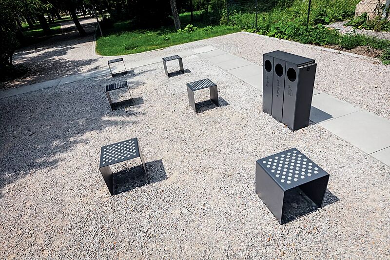 Abfallbehälter CRYSTAL TRIO mit 1 Ascher, 3 x 32 Liter, ohne Einwurfklappe, in RAL 7016 anthrazitgrau, Siebdruck in RAL 9005 tiefschwarz