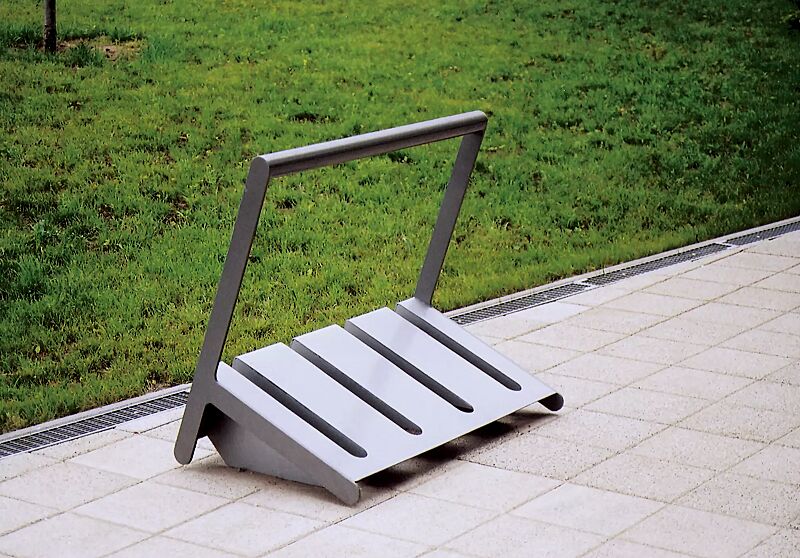 Fahrradständer VELO mit Griffstange, einseitig, 2 Stellplätze, in RAL 9006 weißalumimium