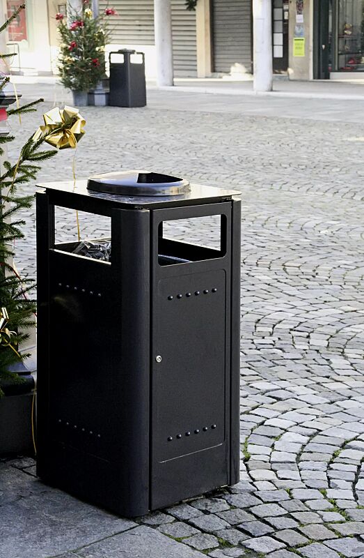 Abfallbehälter SQUARE, Korpus aus Stahl, mit Schutzdach und Ascher