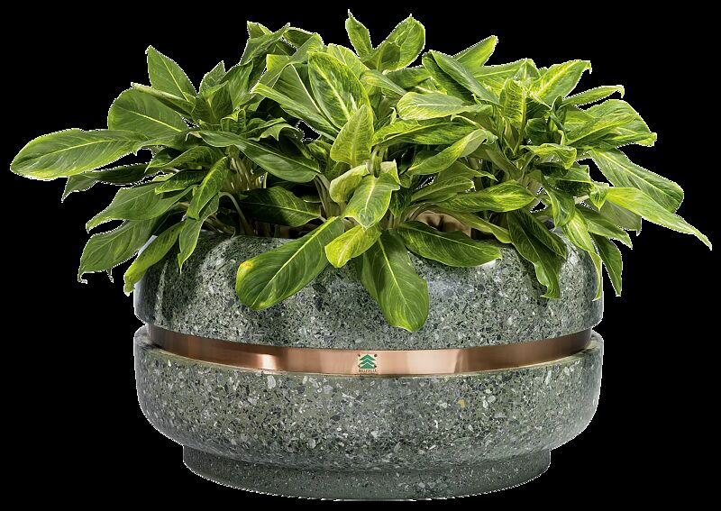 Pflanzbehälter TIMELESS aus rekonstituiertem Marmor geschliffen, in grün alpi, Ringtaille aus Kupfer