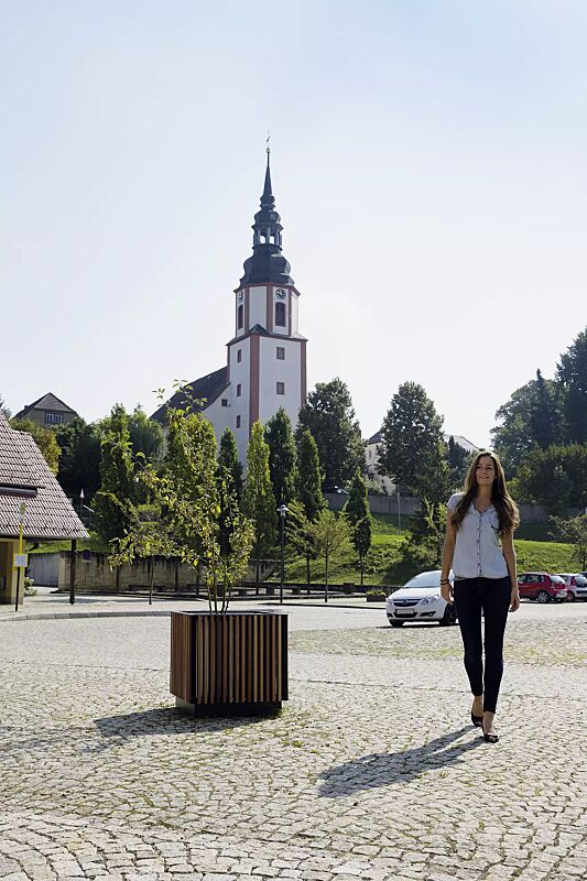 Pflanzbehälter FLORIUM, quadratisch, mit Jatobaholzbelattung, Stahlteile in RAL 7016 anthrazitgrau