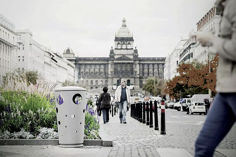 Abfallbehälter SWISSBIN zum freien Aufstellen, in RAL 9006 weißaluminium