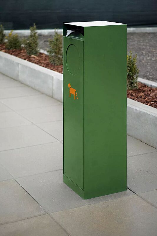Hundetoilette CRYSTAL in RAL 6010 grasgrün, Siebdruck in RAL 2004 reinorange