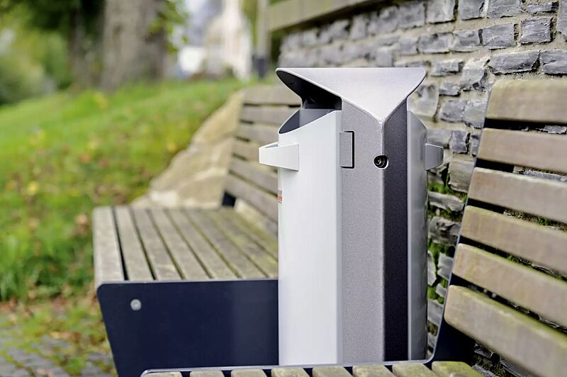 Abfallbehälter BURNHAM mit Ascher, Behälter in RAL 9006 weißaluminium, Rahmen in eisenglimmergrau