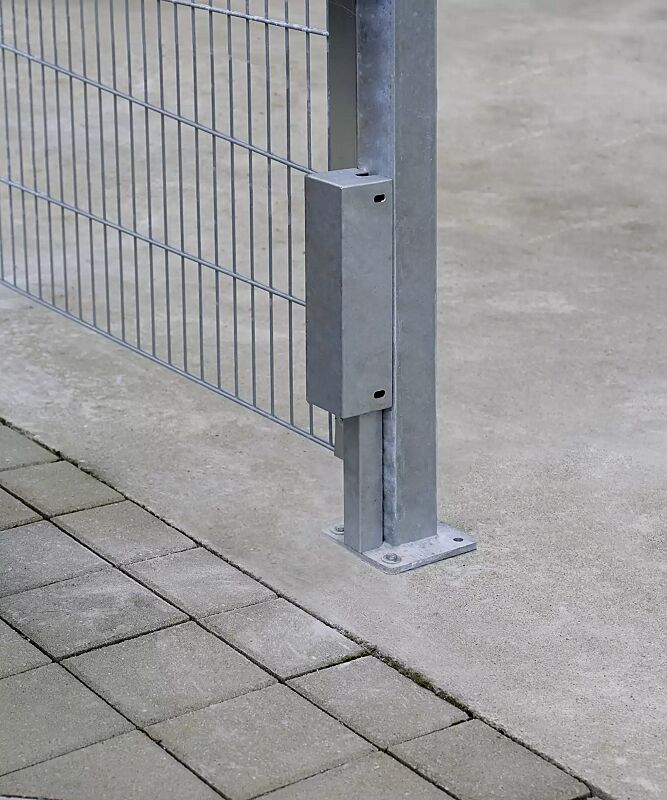 Detail: Anschlusskasten mit Blechummantelung, feuerverzinkt