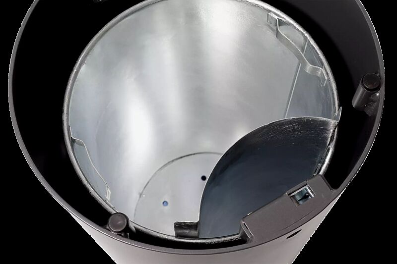 Detail: feuerverzinkter Innenbehälter mit Ascher