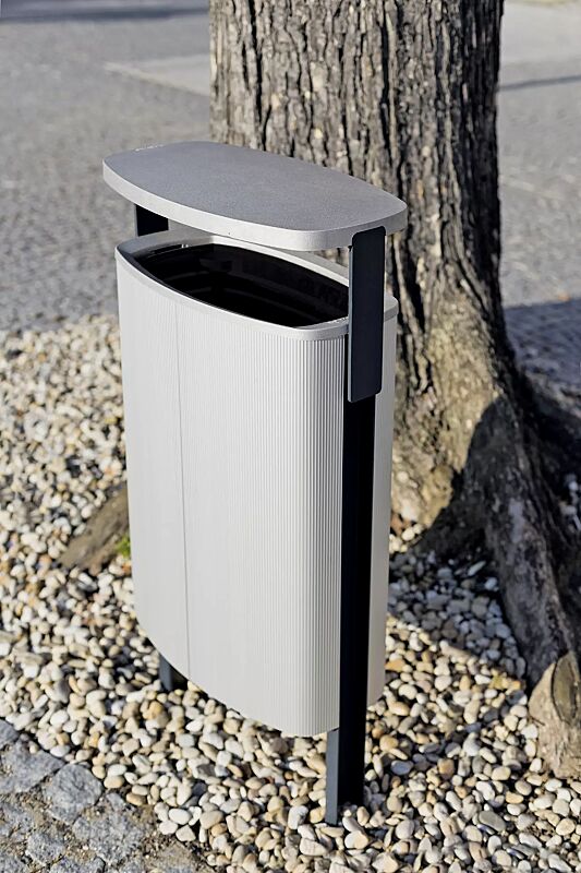 Abfalbehälter MINIUM mit Schutzdach, mit seitlichen Pfosten zum Aufdübeln, Stahlteile in RAL 9005 tiefschwarz