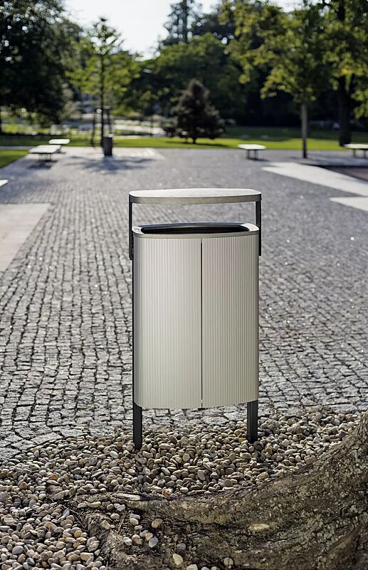 Abfalbehälter MINIUM mit Schutzdach, mit seitlichen Pfosten zum Aufdübeln, Stahlteile in RAL 9005 tiefschwarz