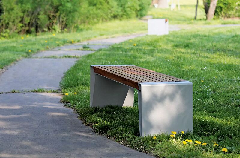 Sitzbank RADIUM ohne Rückenlehne, mit Jatobaholzbelattung, Stahlteile in RAL 9006 weißaluminium