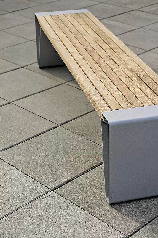 Sitzbank RADIUM ohne Rückenlehne, mit Jatobaholzbelattung, Stahlteile in RAL 9006 weißaluminium