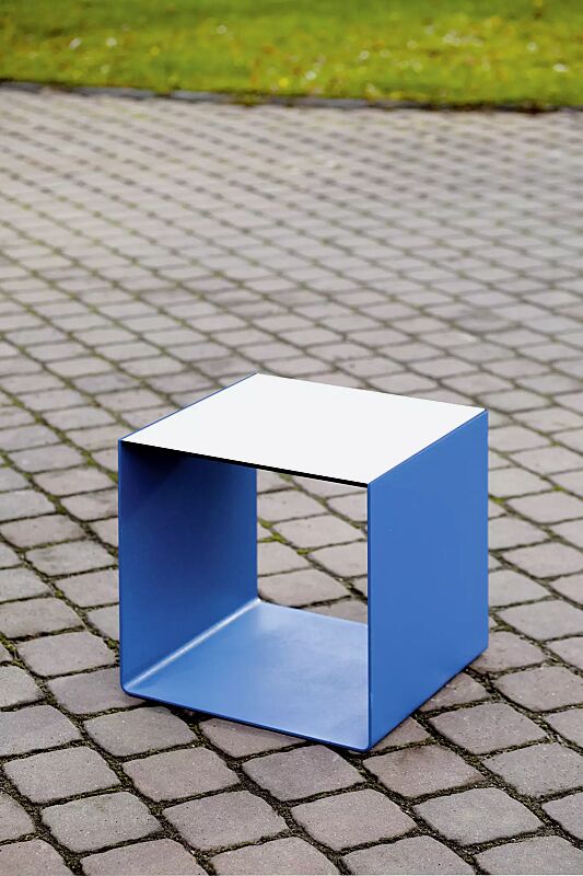 Sitz RADIUM mit HPL-Auflage, Stahlteile in RAL 5015 himmelblau