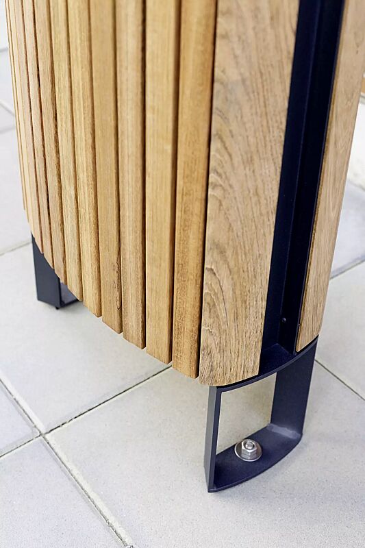 Detail: seitlicher Pfosten zum Aufdübeln