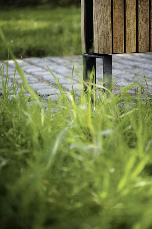 Detail: seitlicher Pfosten zum Aufdübeln