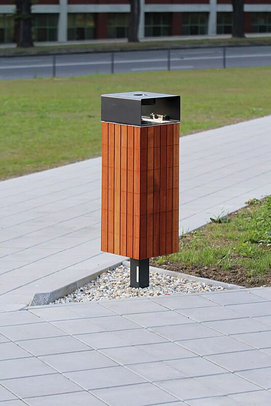 Abfallbehälter NANUK, quadratisch, mit Schutzdach und Ascher, Korpus: Jatobaholzbelattung, Stahlteile in RAL 7016 anthrazitgrau