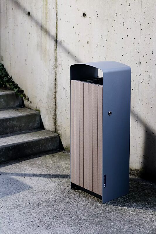 Abfallbehälter PRAX, Korpus: Resysta®-Belattung, lasiert in natur, Stahlteile in RAL 9007 graualuminium