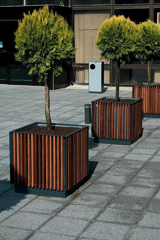 Pflanzbehälter FLORIUM, quadratisch, mit Jatobaholzbelattung, Stahlteile in RAL 7016 anthrazitgrau