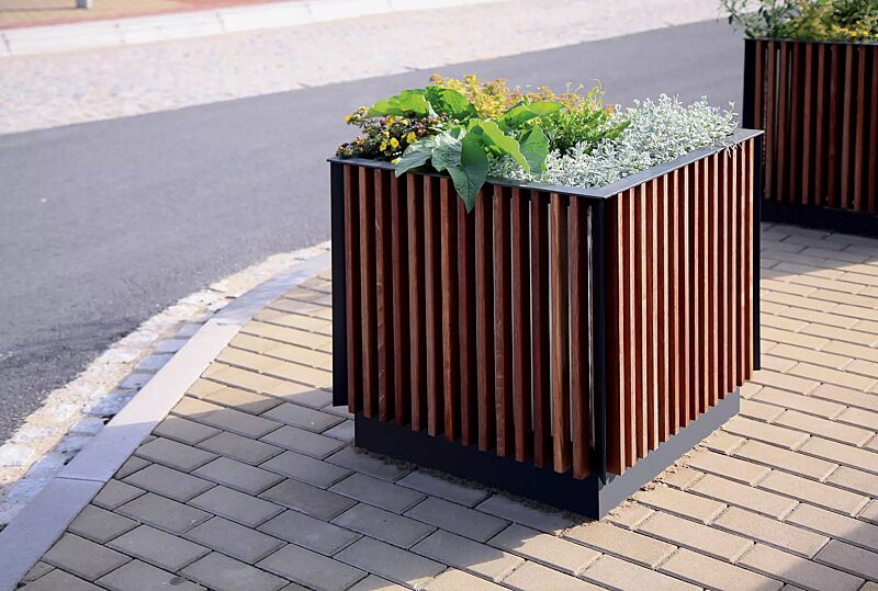 Pflanzbehälter FLORIUM, quadratisch, mit Jatobaholzbelattung, Stahlteile in RAL 7016 anthrazitgrau