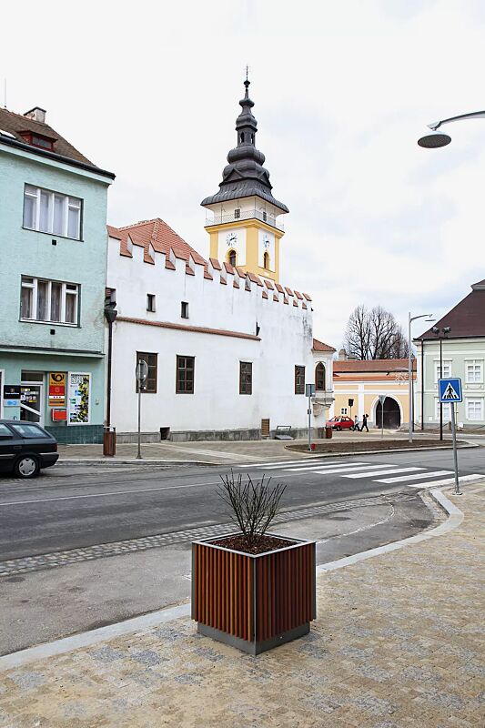 Pflanzbehälter FLORIUM, quadratisch, mit Jatobaholzbelattung, Stahlteile in RAL 9007 graualuminium