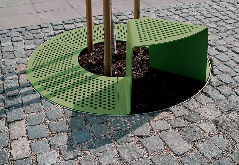 Baumschutzrost SINUS mit 1 Sitz, Sitz ohne Kunststoffnoppen, in RAL 6010 grasgrün