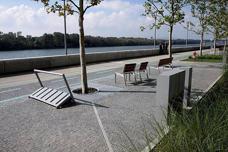 Fahrradständer VELO mit Griffstange, einseitig, 2 Stellplätze, in RAL 9006 weißaluminium