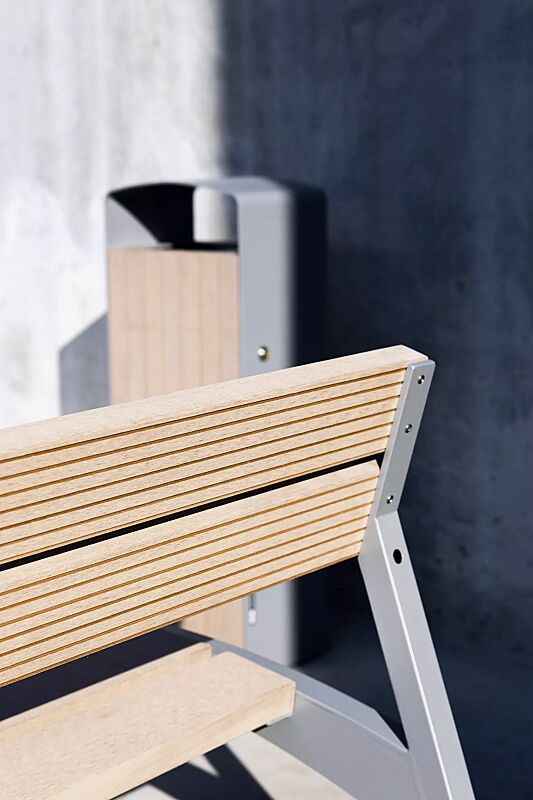 Detail: Resysta®-Belattung, lasiert in natur